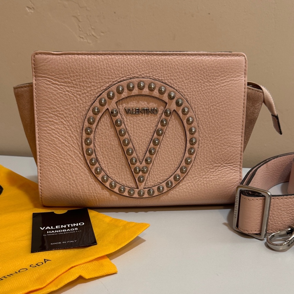 Valentino✨ Kiki Rock Pink
Bag by Mario Valentino